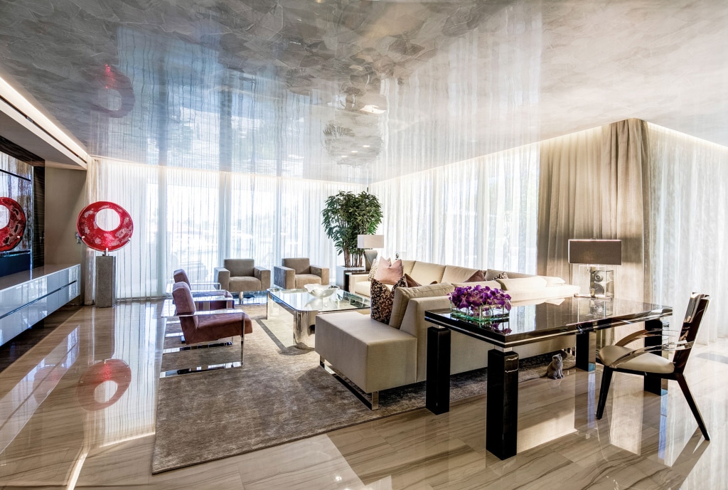 Salotto di prestigio in Florida, USA. Tavolo/scrivania, salotto con divano e poltrone made in Italy