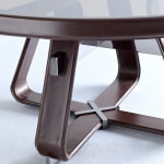 Tavolo rotondo con piano in vetro bronzato e base rivestita in cuoio marrone. Vendita online, consegna a domicilio gratuita.