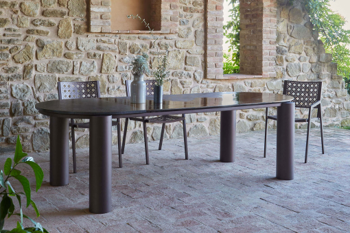 Atlante oval table with Arizona finish lava stone top