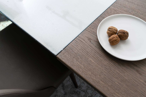 Table ovale Atlante avec décor Brina et pieds en bois massif de chêne naturel