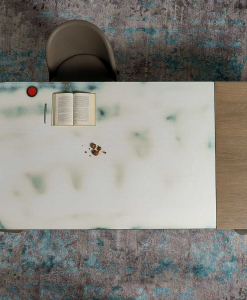 Table ovale Atlante avec décor Brina et pieds en bois massif de chêne naturel