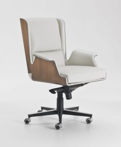Le fauteuil tournant en cuir Garbo, inspiré du très connu modèle bergère, réinterprète l’élégance avec une touche moderne. Achat en ligne fauteuil pivotant en cuir.