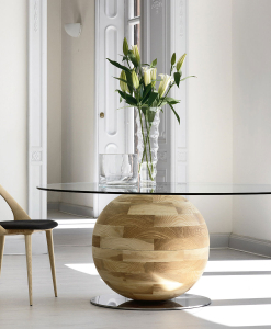 Round table with decentralized spherical base in solid ash wood. Tempered glass top. Design Emanuele Missaglia. Online sales and free delivery.