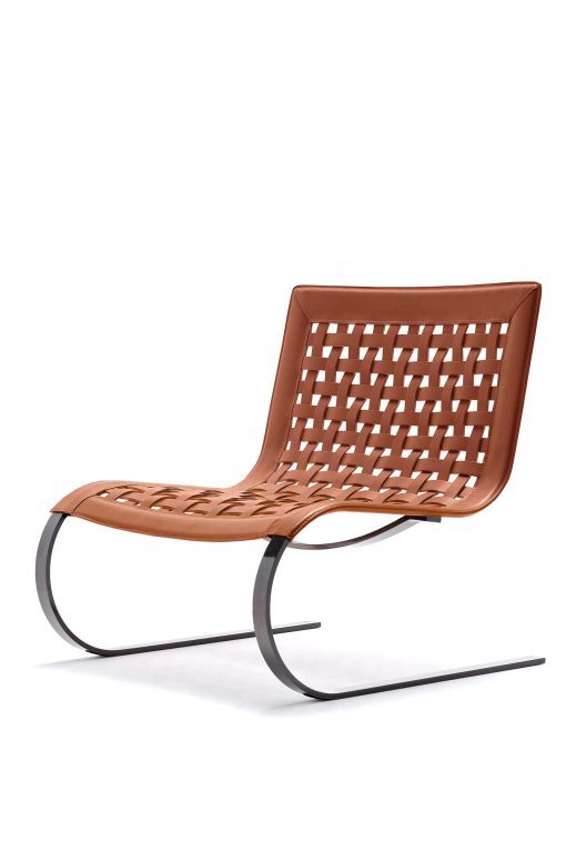 Pleasant honey brown colour on the wide leather seat. Original sledge structure in black nickel finished solid steel. Design Giancarlo Vegni. Home delivery.