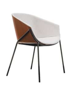 Poltrona di design Calla con finitura nera e rivestimento bicolore