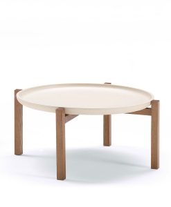 Interamente in legno, con piano rotondo, Pong è un tavolino in massello di frassino elegante e pratico. Il vassoio è asportabile. Consegna a domicilio.