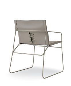 Sumy est un fauteuil de bureau en cuir linéaire et confortable. Ce fauteuil design en cuir se marie avec tous les intérieurs. Achat en ligne fauteuils en cuir.