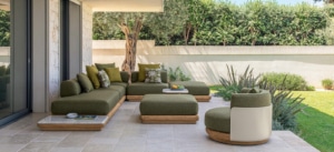 Colori e materiali naturali per un salotto outdoor elegante senza ostentazione