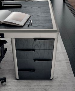 Bureau directionnel en bois de frêne teinté graphite et cuir. Vente en ligne de meubles de bureau design haut de gamme made in italy avec livraison gratuite.