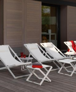 Vite, découvrez la chaise longue d'extérieur Tann! Un transat bain de soleil pratique et facile à vivre, entièrement réalisé artisanalement.