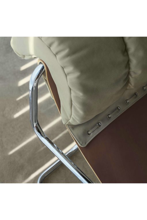 Due colori per un'armonia o un contrasto originali. Tucroma è una lussuosa chaise longue in pelle e acciaio cromato di Guido Faleschini. Consegna gratuita.