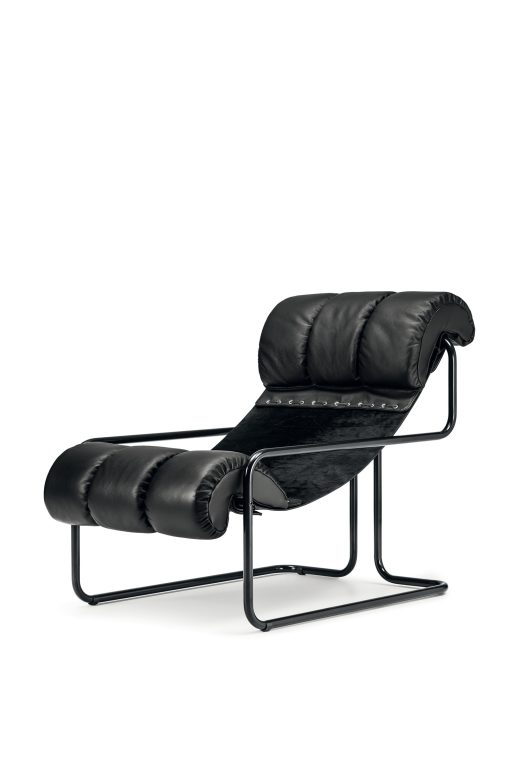 La raffinée et exclusive chaise longue noire Tucroma a été conçue en 1971 par Guido Faleschini. Structure chromée noire. Vente en ligne, livraison gratuite.