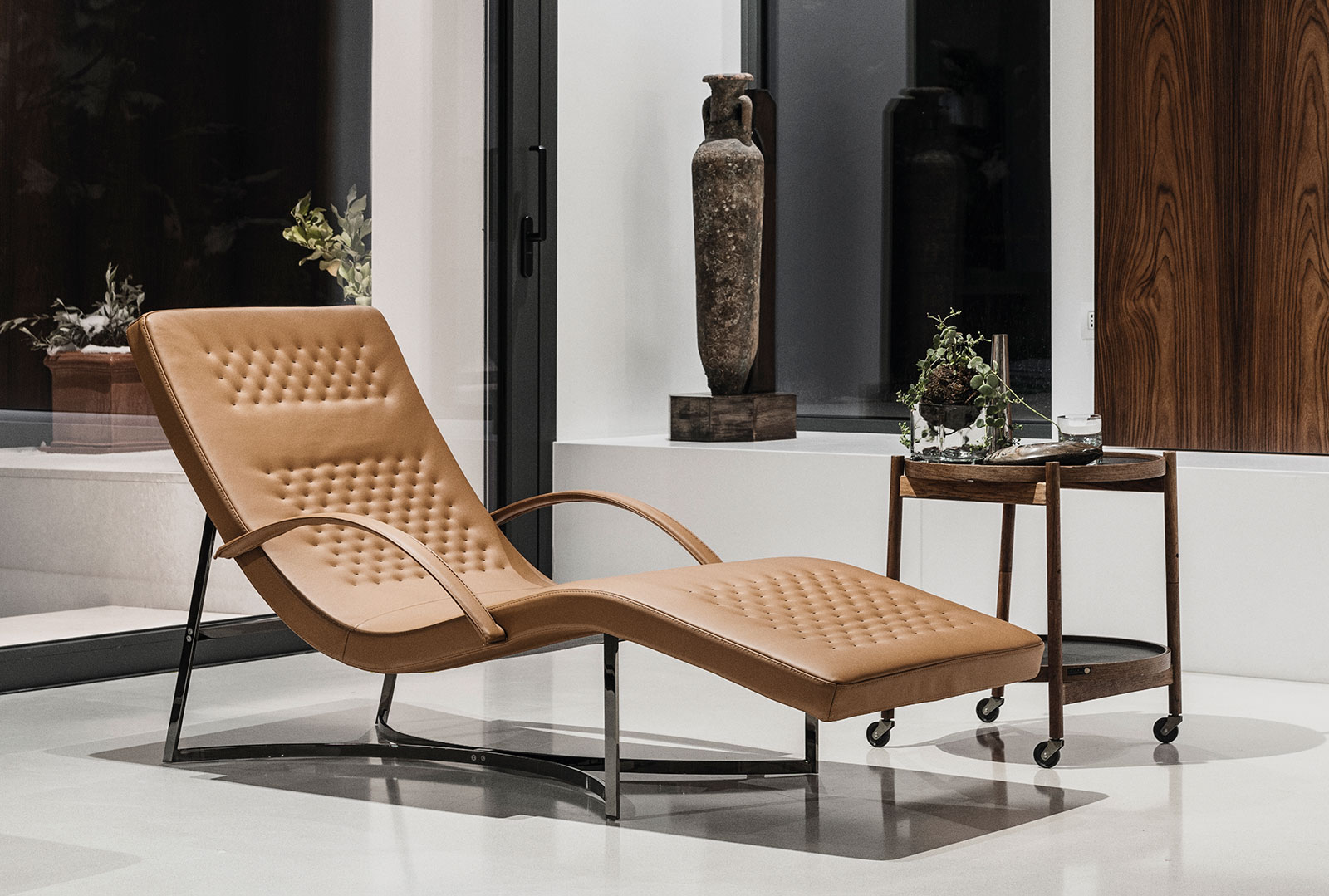 Chaise longue with a modern design - SELA