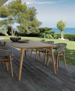 Table de repas d'extérieur rectangulaire en teak. Vente en ligne de meubles de jardin design avec transport offert. Tables de jardin design pour terrasses.